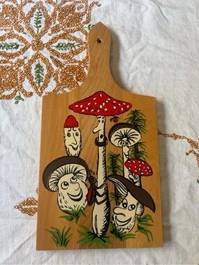 Hand-Painted Wooden Mushroom Cutting/Serving Board/Trivet VINTAGE